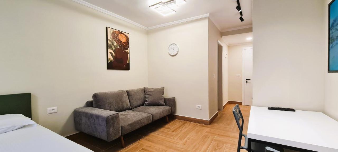 2V1 - Center Apartment 3 Tirana Exterior photo